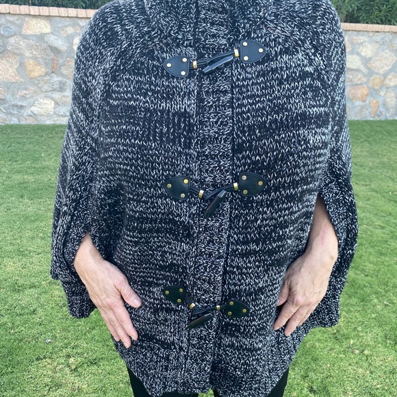 NWT Michael Kors Poncho/Shawl - Picture 2 of 10